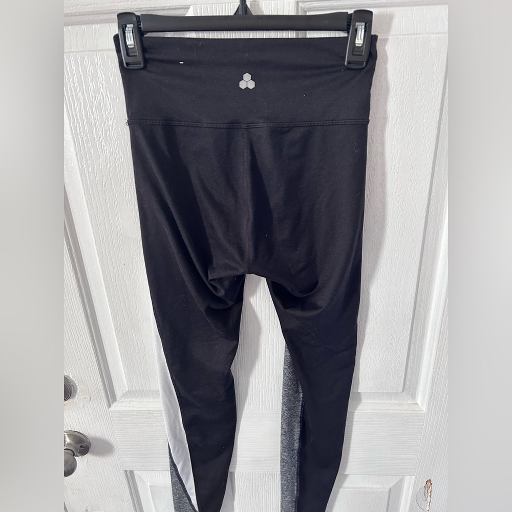 Grey black and white athletic leggings women small